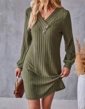 Lässiges Damenkleid, langärmelig, einfarbig, dekorative Knöpfe, geripptes Strickkleid